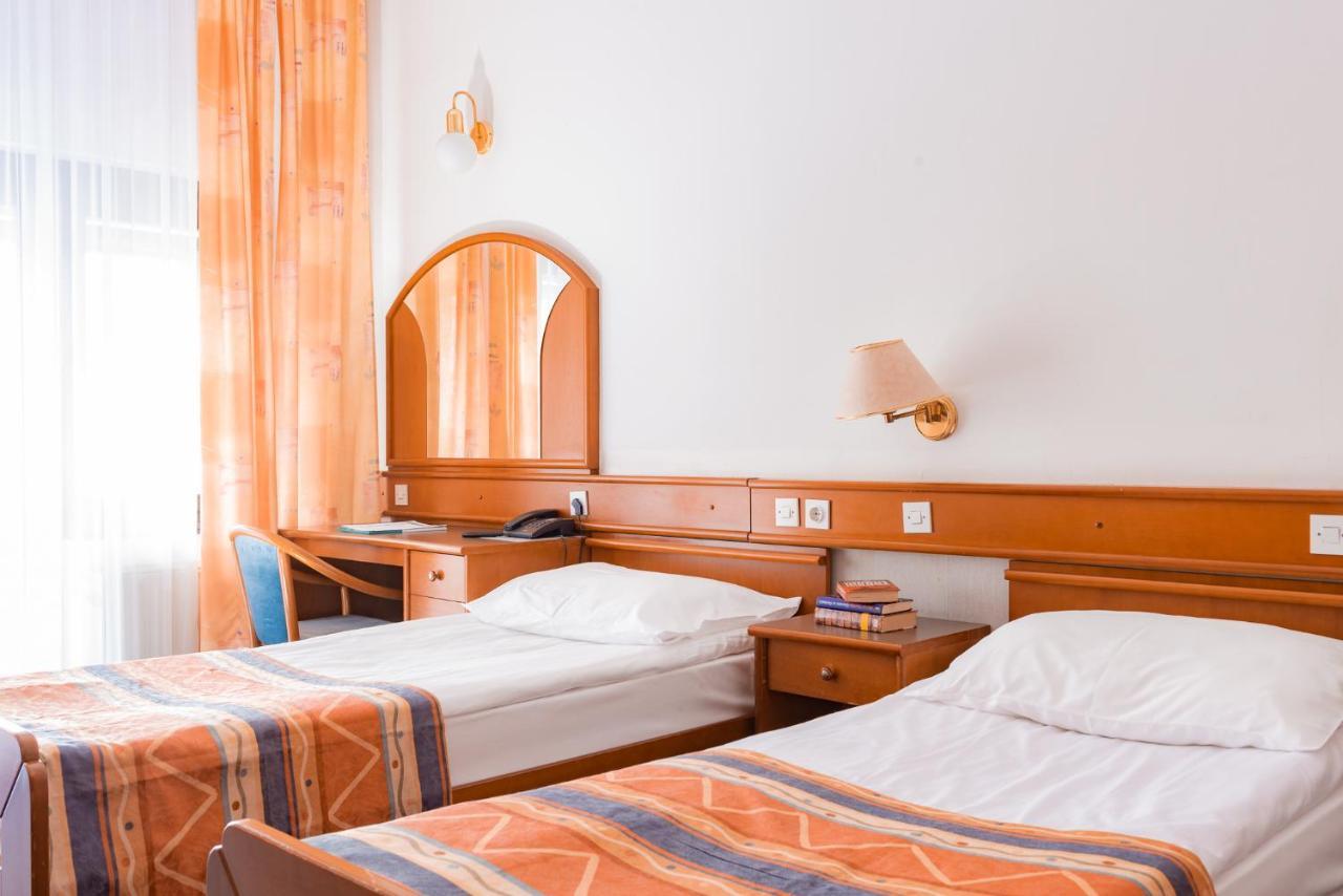 Hotel Smarjeta - Terme Krka Smarjeske Toplice Buitenkant foto