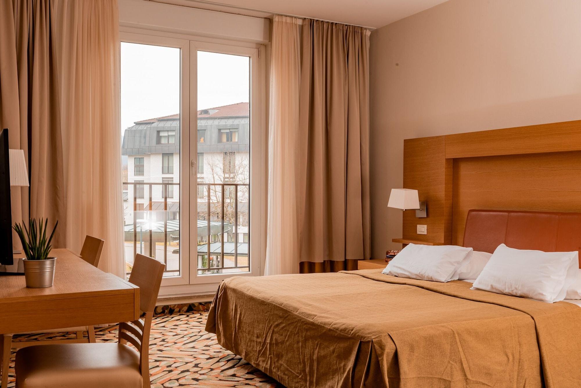 Hotel Smarjeta - Terme Krka Smarjeske Toplice Buitenkant foto