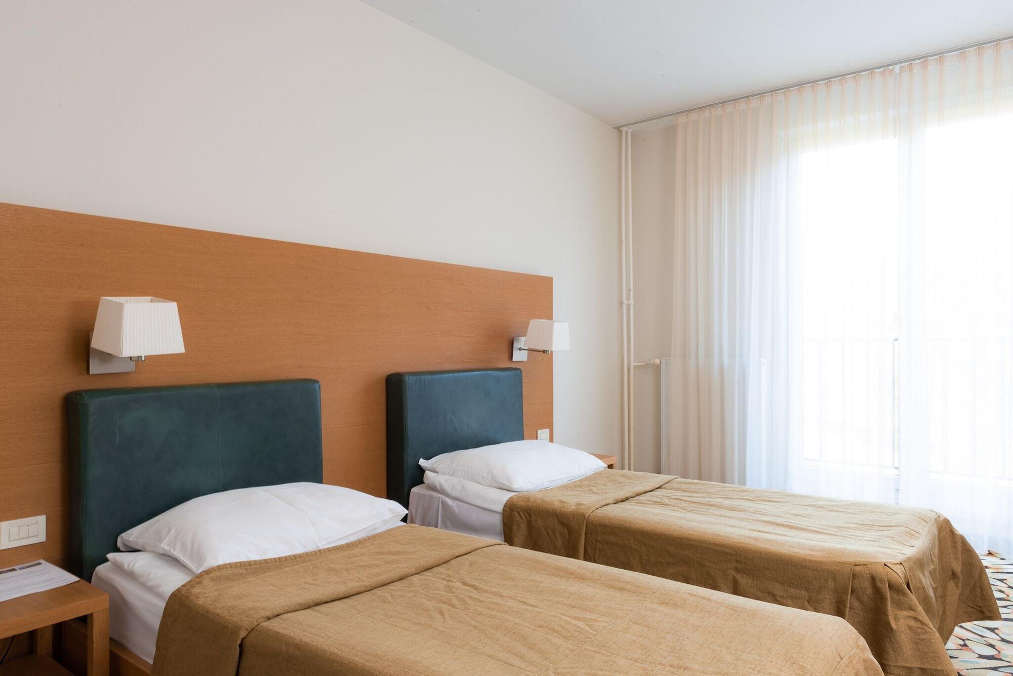 Hotel Smarjeta - Terme Krka Smarjeske Toplice Buitenkant foto